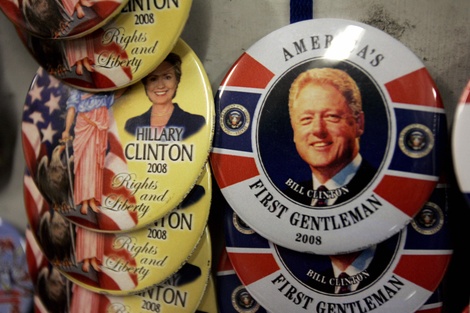 Clintonbuttonsstanhondaafpgetty Clintonbuttonsstanhondaafpgetty