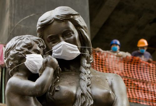 FLUSTATUEALfredoEstrella:AFP:Getty