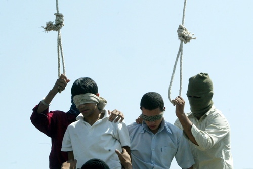 Gay-iranian-execution-mashad-july-2005