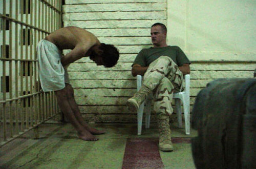 Abu-ghraib-torture-02