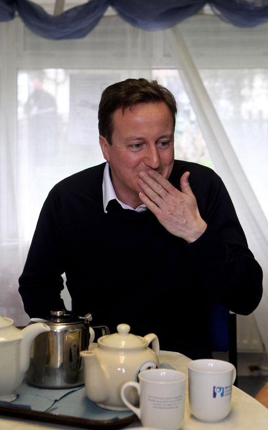 CAMERONOliScarf:Getty