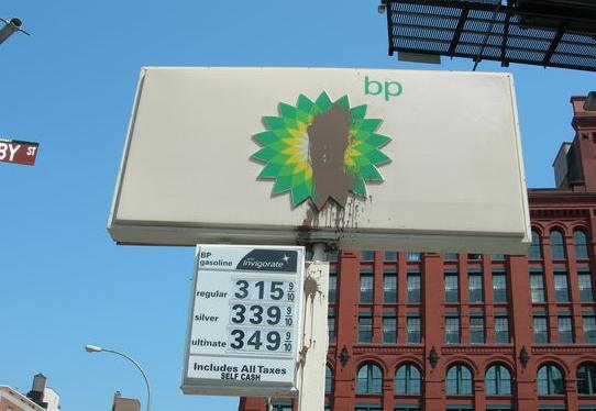 Smudged BP Oil Sign @ Houston Street NYC on Twitpic_1275460883982