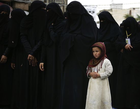 GT-YEMEN-GIRL-VEILS-041211