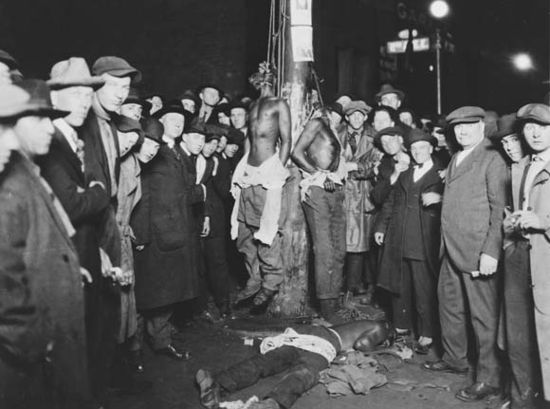 Duluth-lynching-postcard