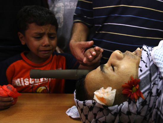 GT_PALESTINIAN-FUNERAL-110801