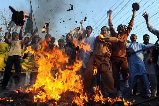 GT_PAKISTANBURN_111206