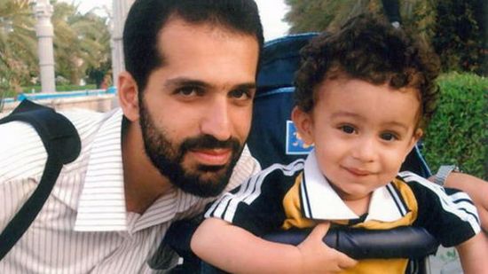 Mostafa-Ahmadi-Roshan-with-son