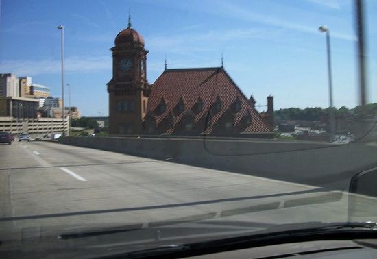 View from the car window - Richmond_Main_Street_Station_from_I-95_in_Virginia