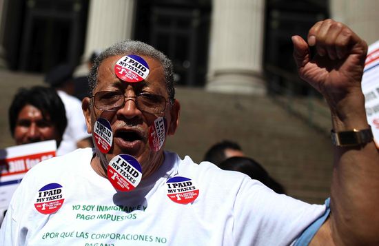 GT_FACE-TAX-PROTEST_120417