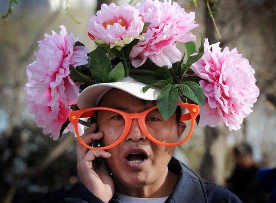GT_FACE-FLOWER-HAT_120403