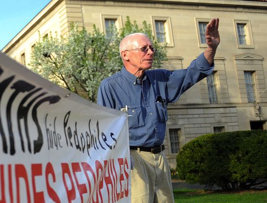 GT_CATHOLICPROTEST_120626