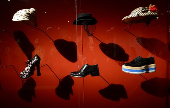 GT_PRADA_MET_120808 GT_PRADA_MET_120808