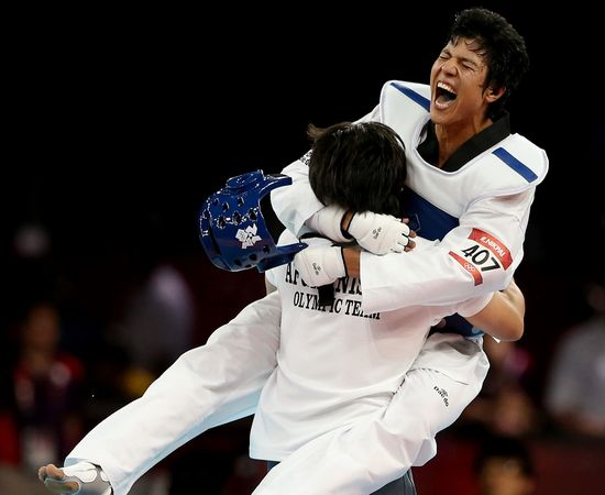 GT_AFGHAN-MEDAL_120809 GT_AFGHAN-MEDAL_120809