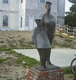 Ptown-statue
