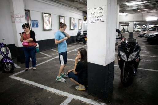 GT TELAVIVROCKETATTACKSHELTER 20121119