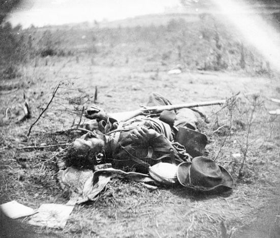707px-Dead_Confederate_soldier_-_Ewell's_attack,_May_19,_1864,_near_Spotsylvania_Court_House