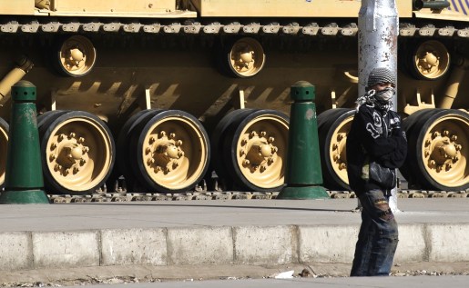 GT EGYPTTANKOUTSIDEPRESIDENTIALPALACE 20121210