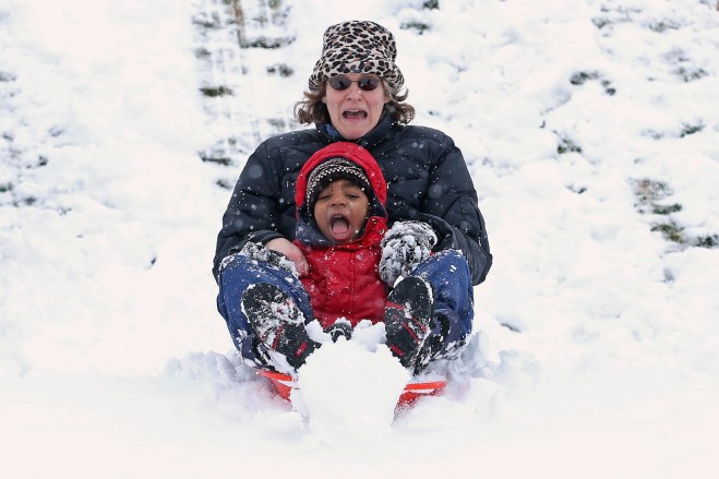 Washington DC Area Hit By Spring Snow