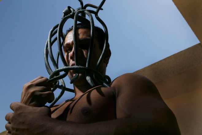 IRQ: Odai Hussein's Torture Devices On Display In Baghdad