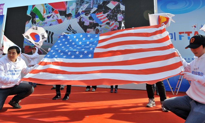 South Korean conservative activists disp