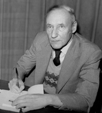 William_S._Burroughs_at_the_Gotham_Book_Mart