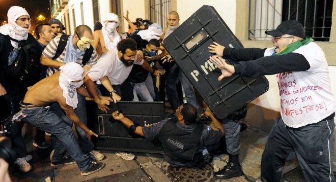 FBL-WC2014-CONFED-PROTEST