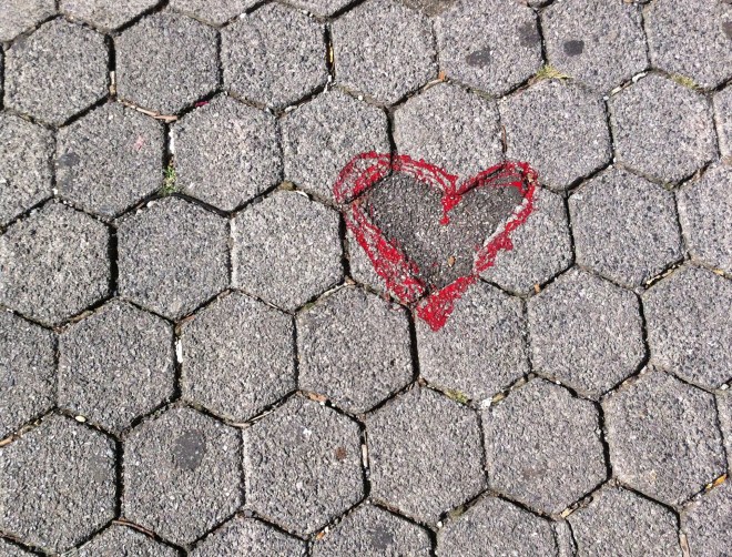 sidewalk-heart