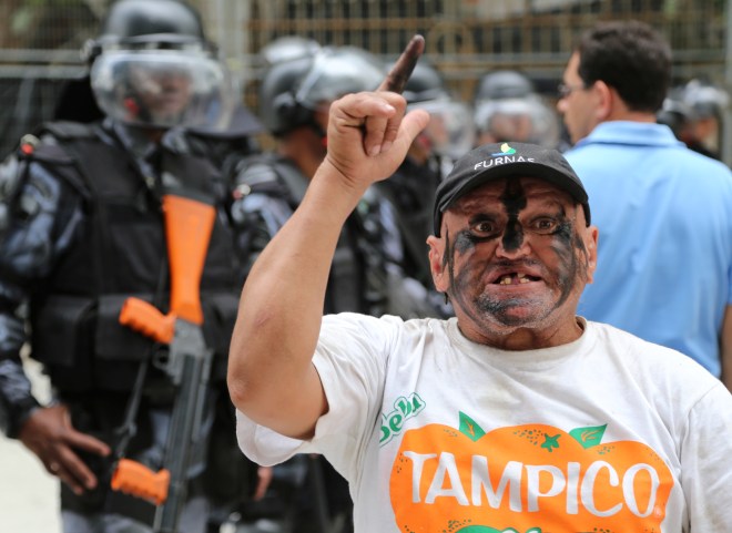 FBL-WC2014-BRAZIL-MARACANA-PROTEST