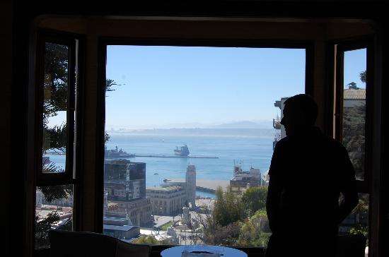 la-baie-vitree-du-salon