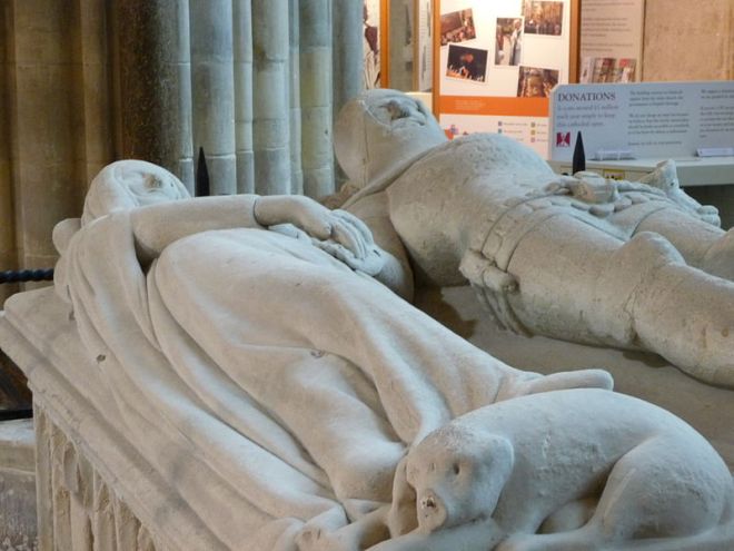 800px-Arundel_Tomb_at_Chichester_Cathedral_(2)
