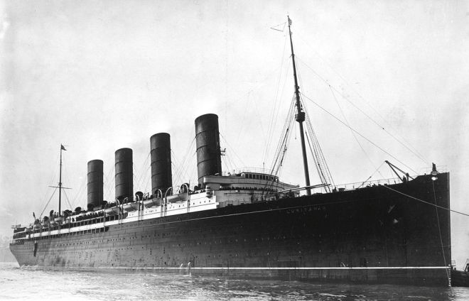 1024px-RMS_Lusitania_coming_into_port,_possibly_in_New_York,_1907-13-crop