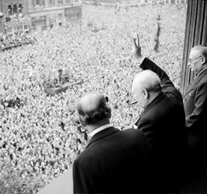 640px-Churchill_waves_to_crowds