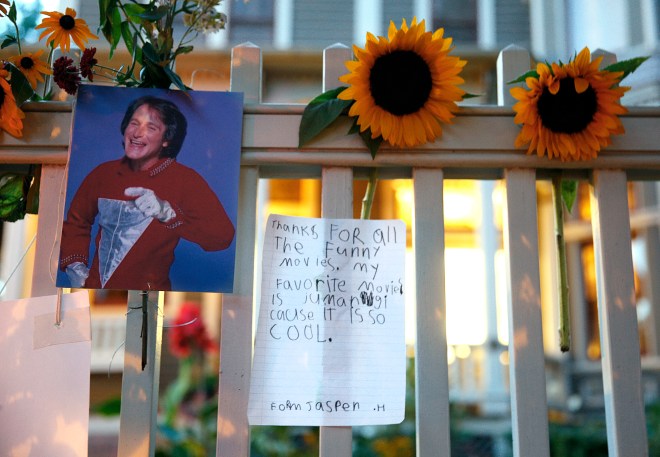 People Leave Tributes To Robin Williams Outside Mork & Mindy House