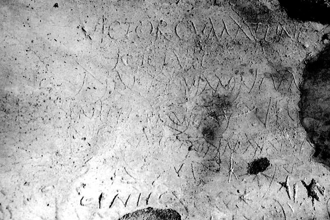 Inscripción_dentro_de_un_lupanar_de_Pompeya